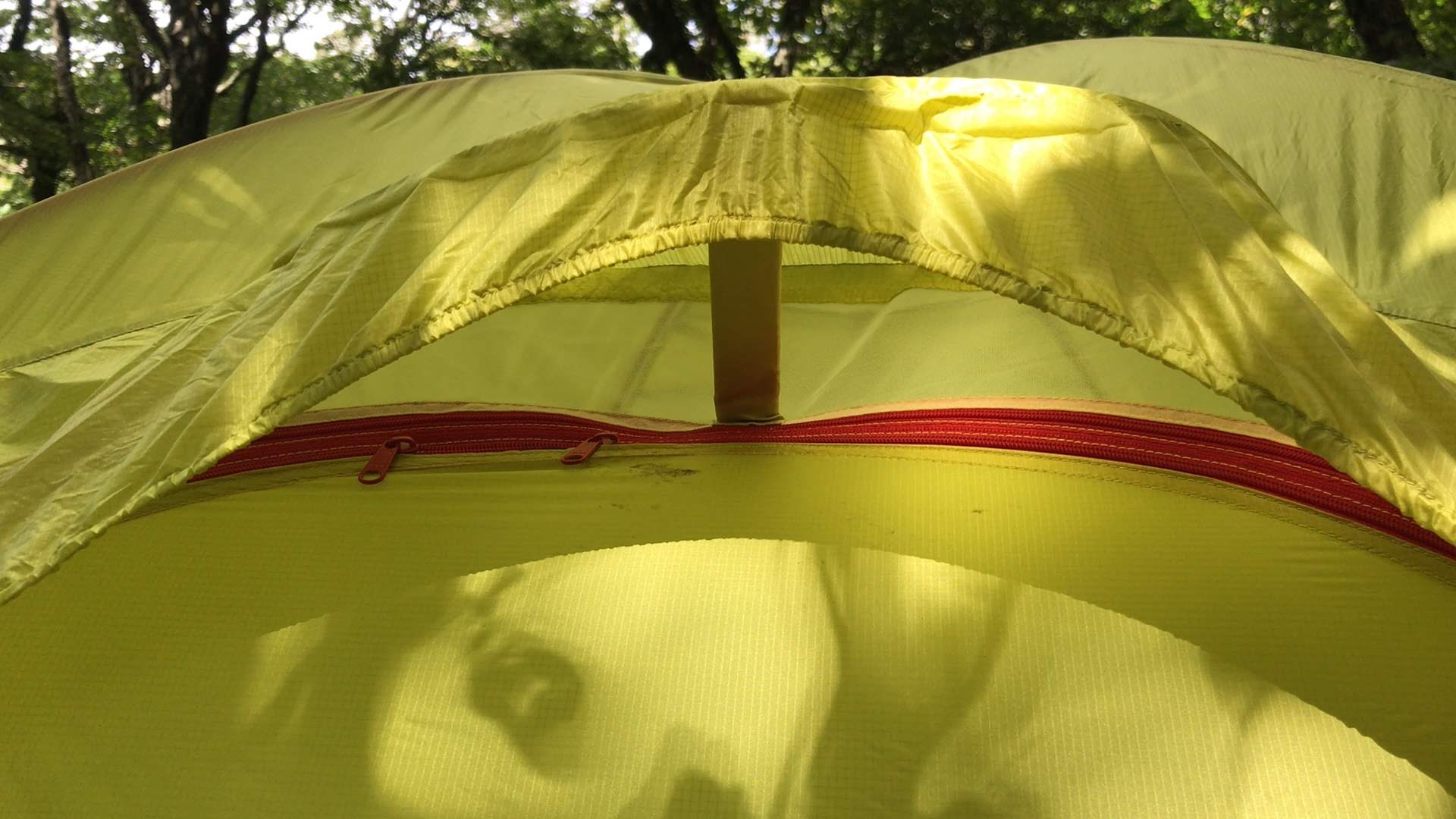 モンベル U.L.ドームシェルター2型（旧式）を試す – 無人のテント