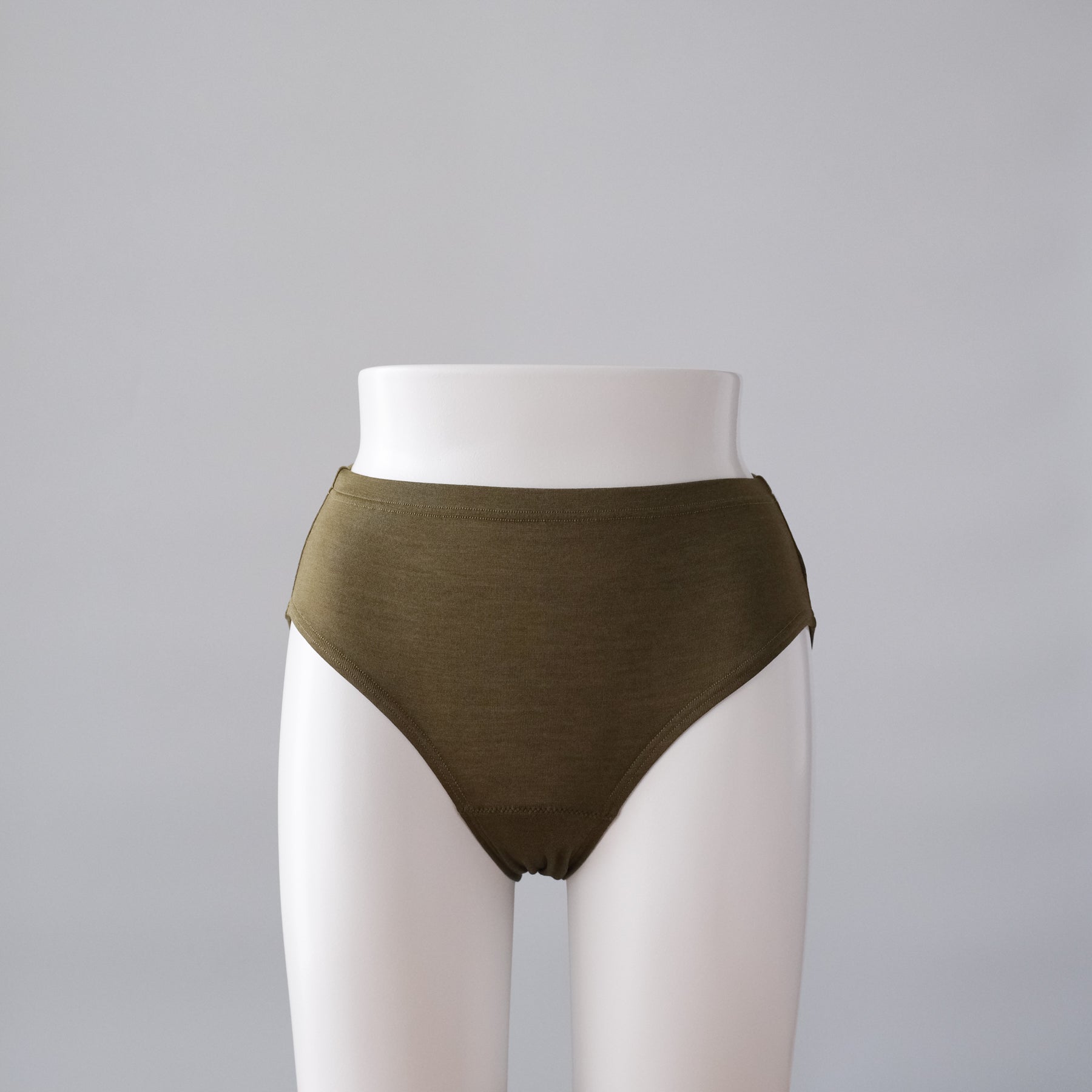 シルク100%レギュラーショーツ, オリーブ／パンツ