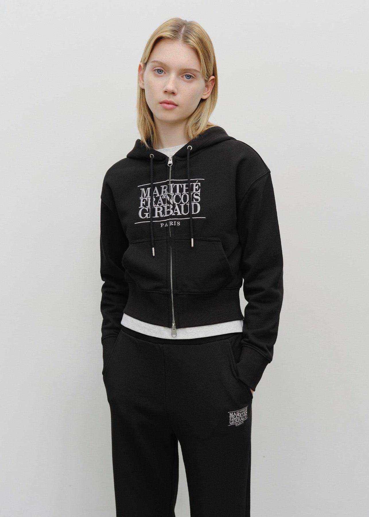 W EMBROIDERY CLASSIC LOGO CROP HOODIE ZIPUP