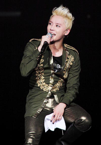 JYJ's Kim Junsu (Xia) Performs Solo in Front of 8,000 Fans - Yahoo