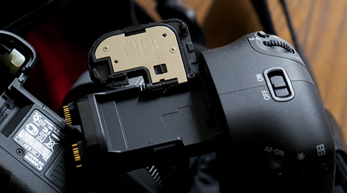 BG-E11：EOS 5D Mark III専用バッテリーグリップ: mono-logue
