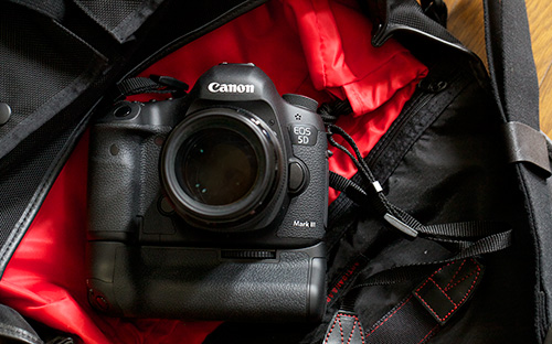 BG-E11：EOS 5D Mark III専用バッテリーグリップ: mono-logue