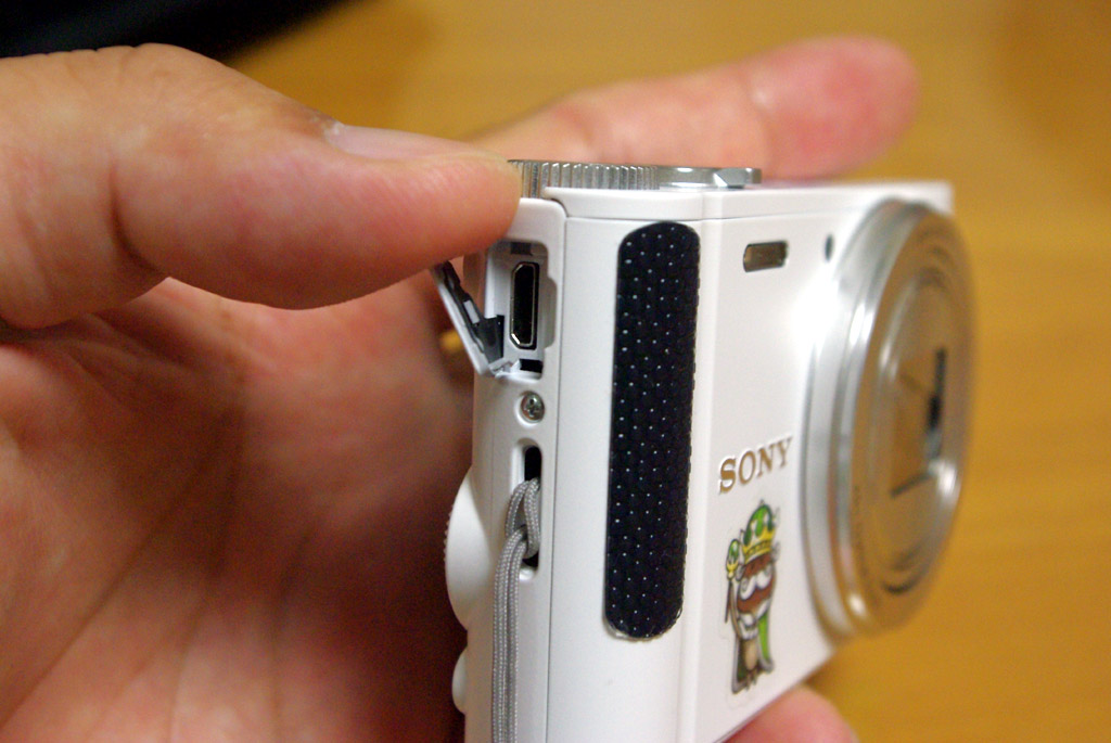 スマホがビューファインダーにもなる色々凄いコンデジ、Sony DSC-WX300