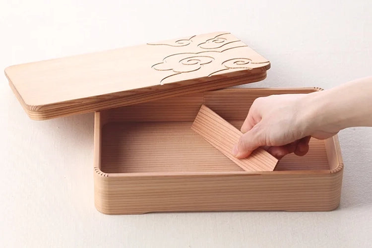 長方形 お弁当箱 雲紋柄（白刻） | ギフトショップ Nihon Miyabi 通販