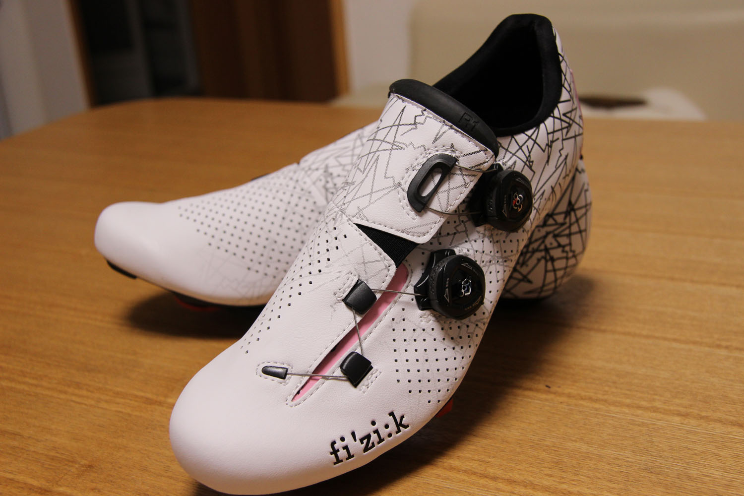 fizik R1B 100°GIRO LIMITED EDITION インプレ続編 クリートの取り付け