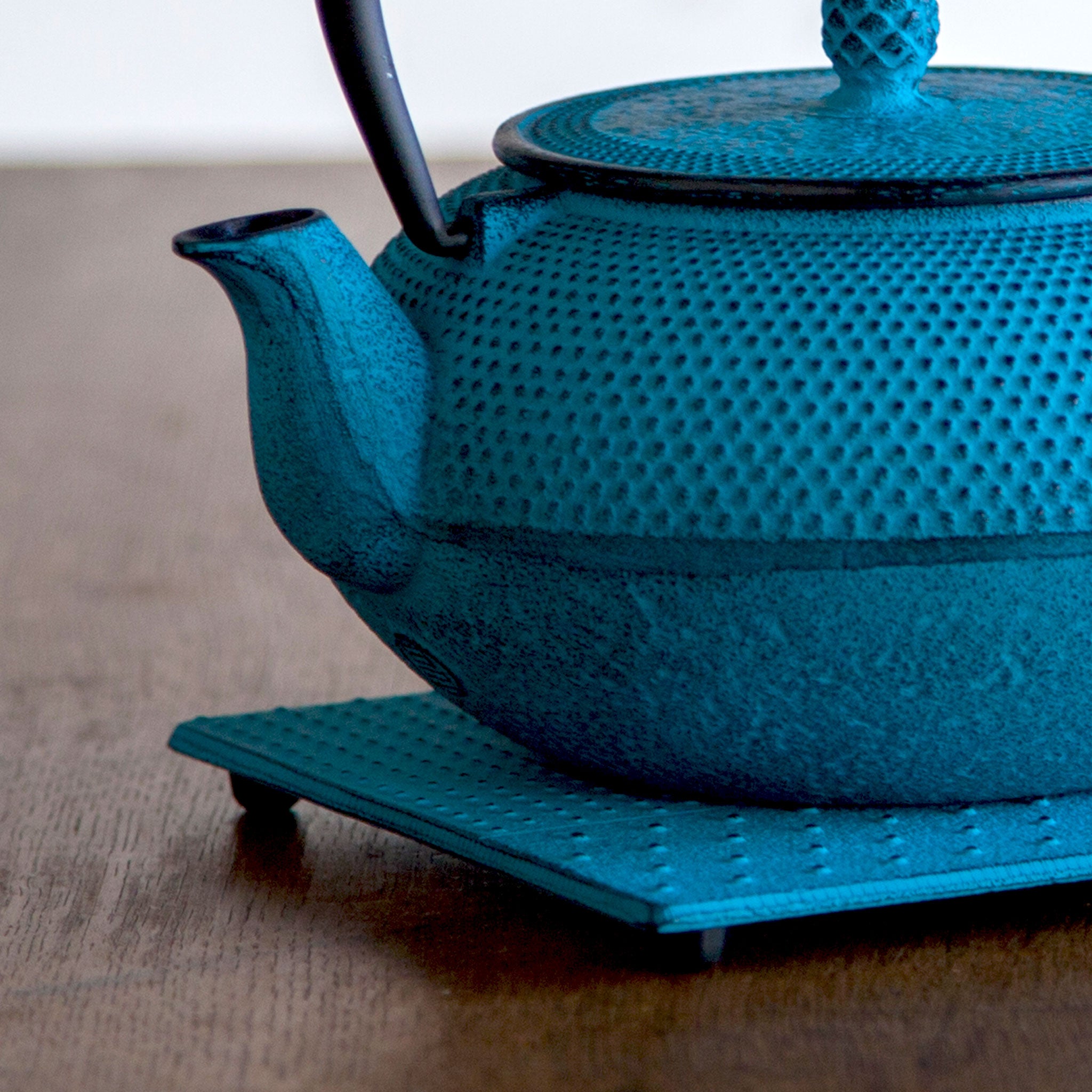 ロジアソシエイツ トリベット 角あられ / 南部鉄器鍋敷き – NOREN