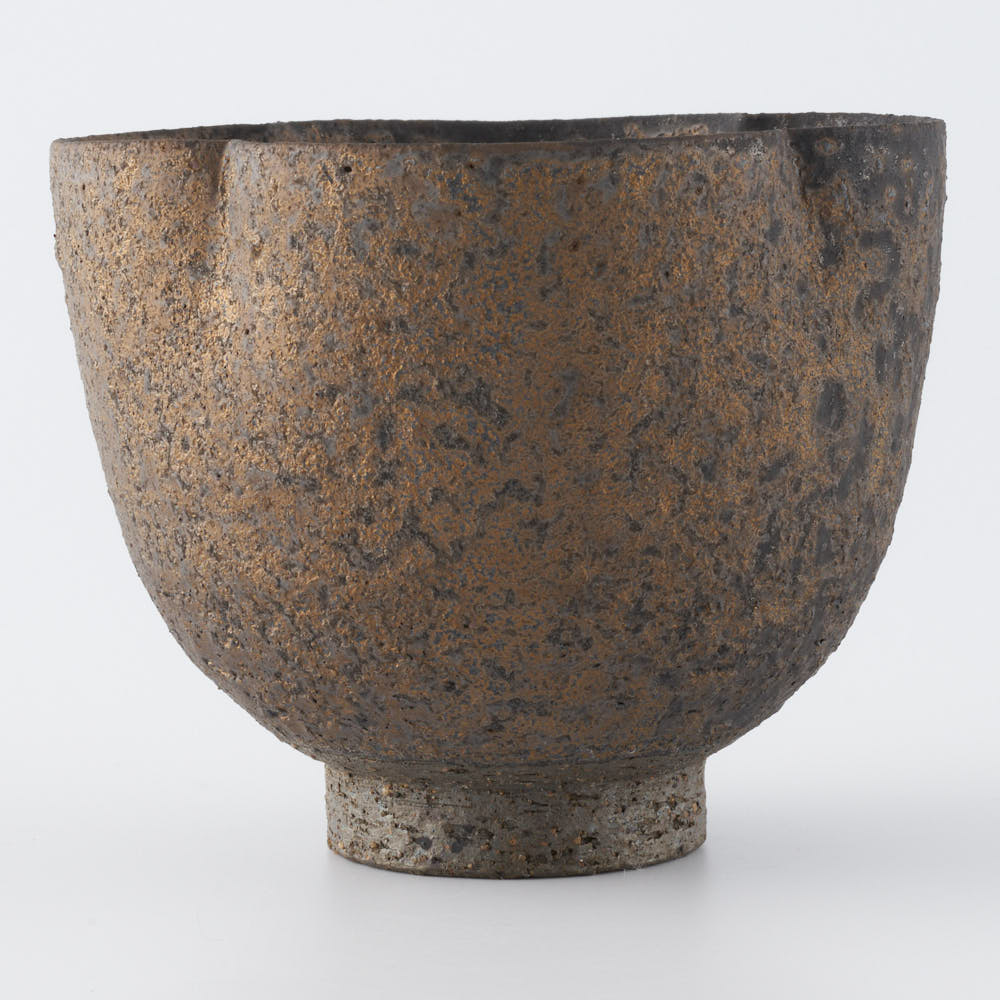 作家 冨部咲喜子 鉄釉輪花カップ ¥3,850 大人の焼き物