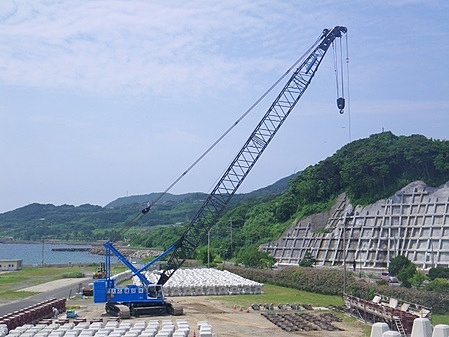 クローラクレーン 200t吊り