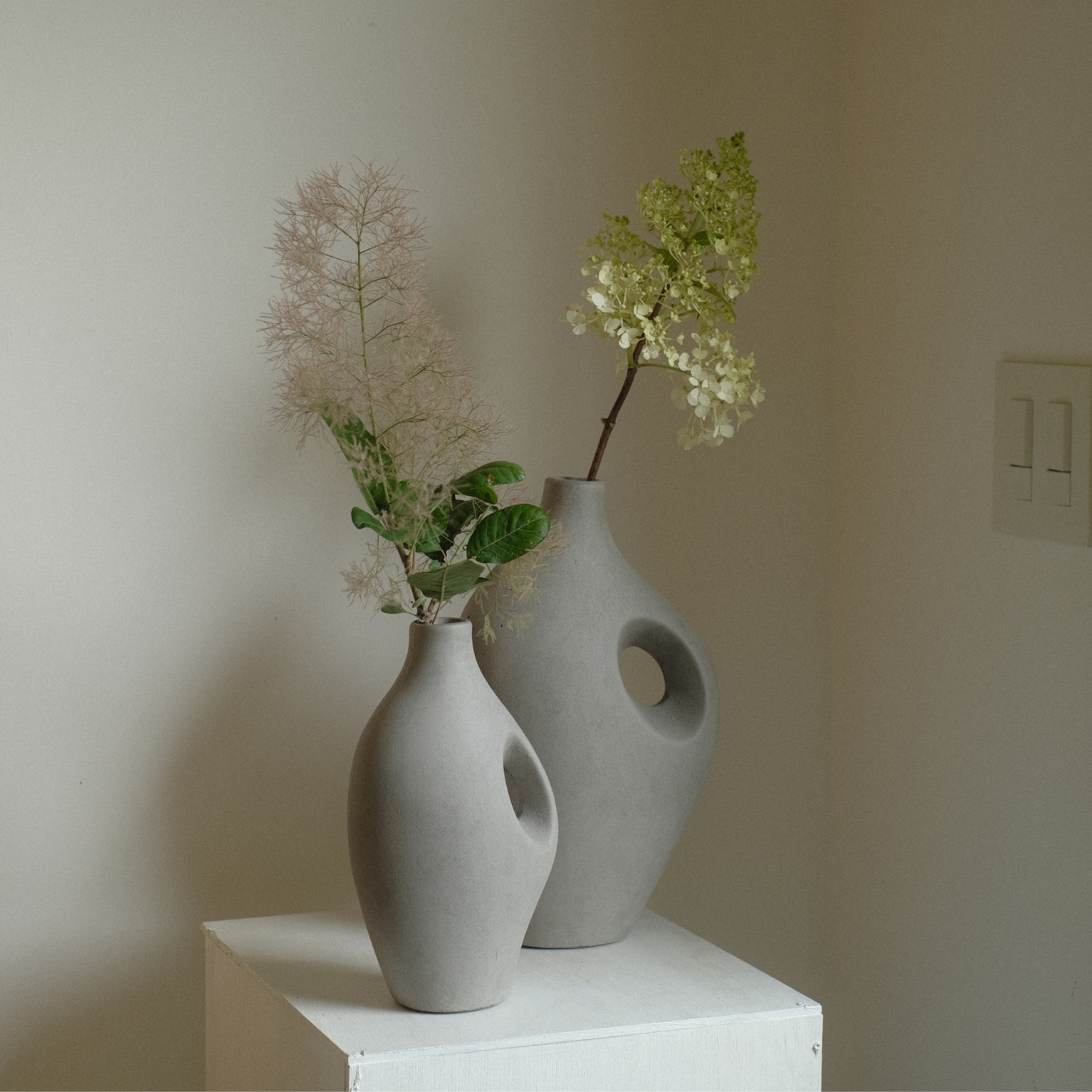 とって型のおしゃれな陶器の花瓶｜やよいさん｜北欧風、和風