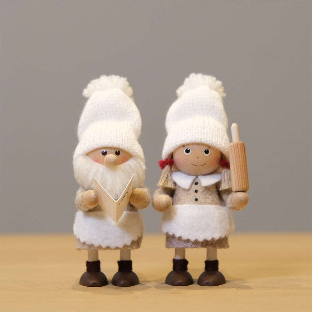 イルムス限定】Fika Collection お茶会の準備をするエプロン姿のニッセ