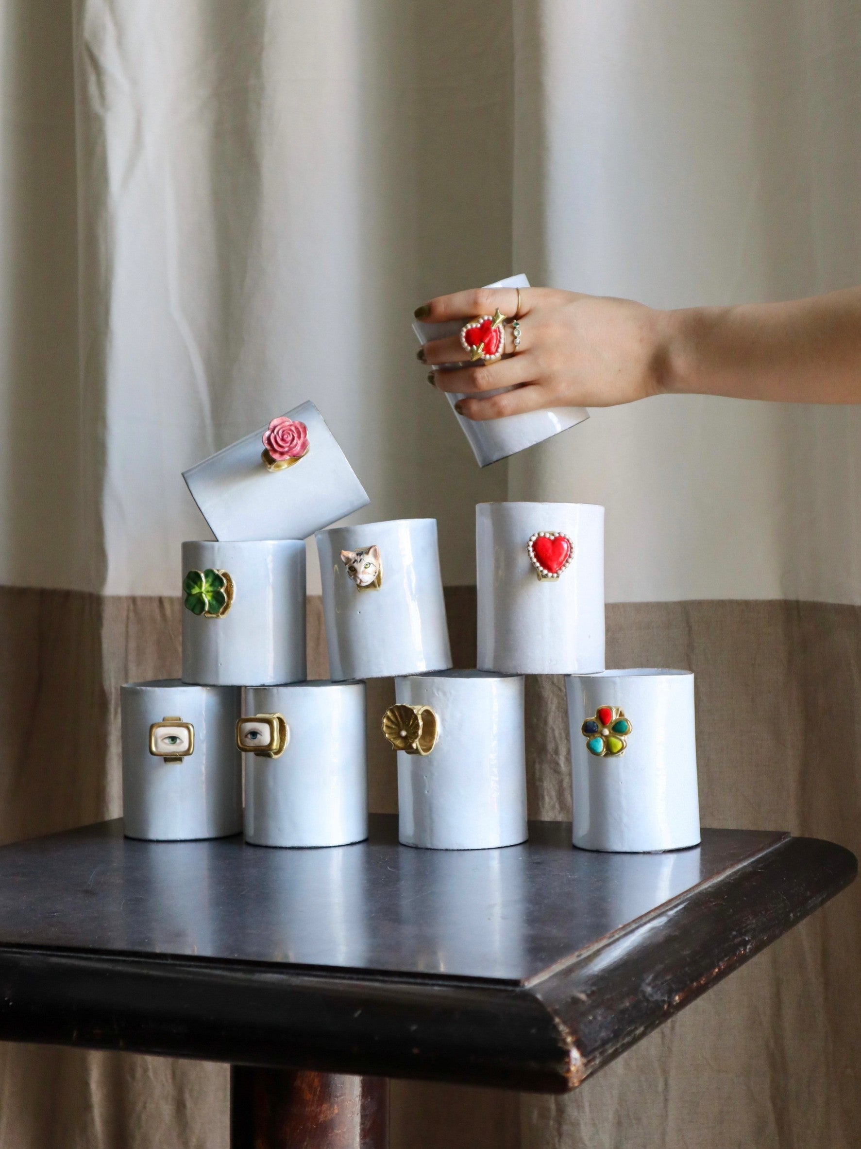 宝石が散りばめられたカップ – ATELIER ONLINE