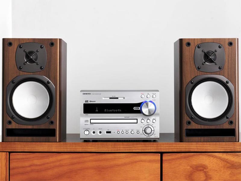 オンキヨー、NFC対応になったCDコンポ「FR」。音質強化の「NFR-9X