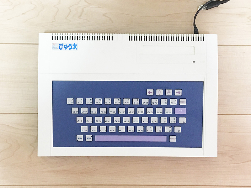 日本語表記のG-BASICと付属コントローラが不思議に見えた「トミー