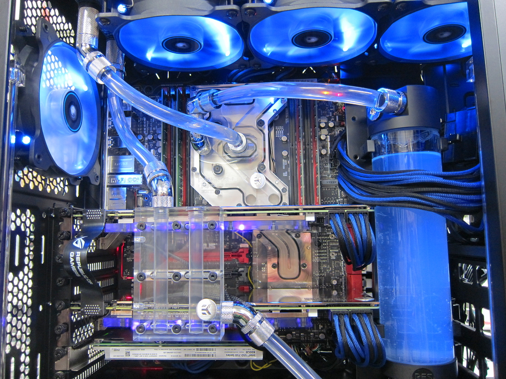 TITAN XのSLIで最強ゲームPCに! ただでさえハイスペックなPCを 「フル