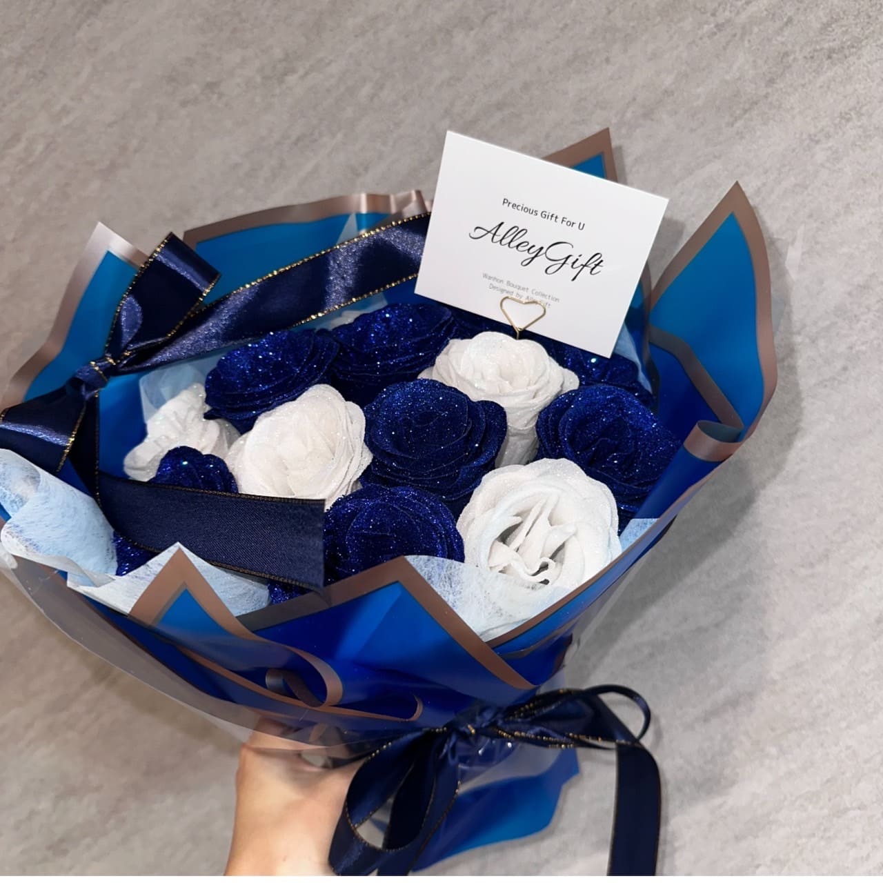 名古屋のグリッターローズを流行らせた花屋AlleyGift監修 | 青と白基調