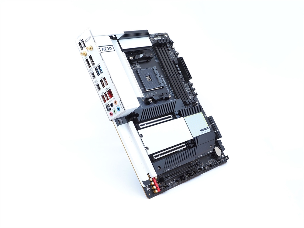 液タブ使用者にもオススメ！ホワイトのクリエイター向けモデル