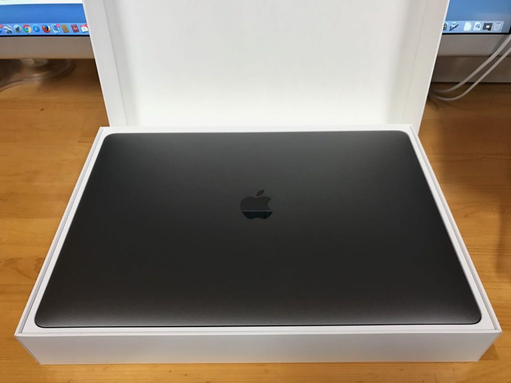 指先から感じる未来〜MacBook Pro Touch Bar 15 inch (Late 2016