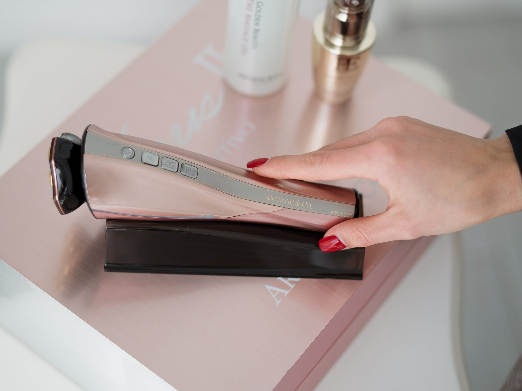 Artistic & Co. — Японські апарати для ліфтингу й омолодження