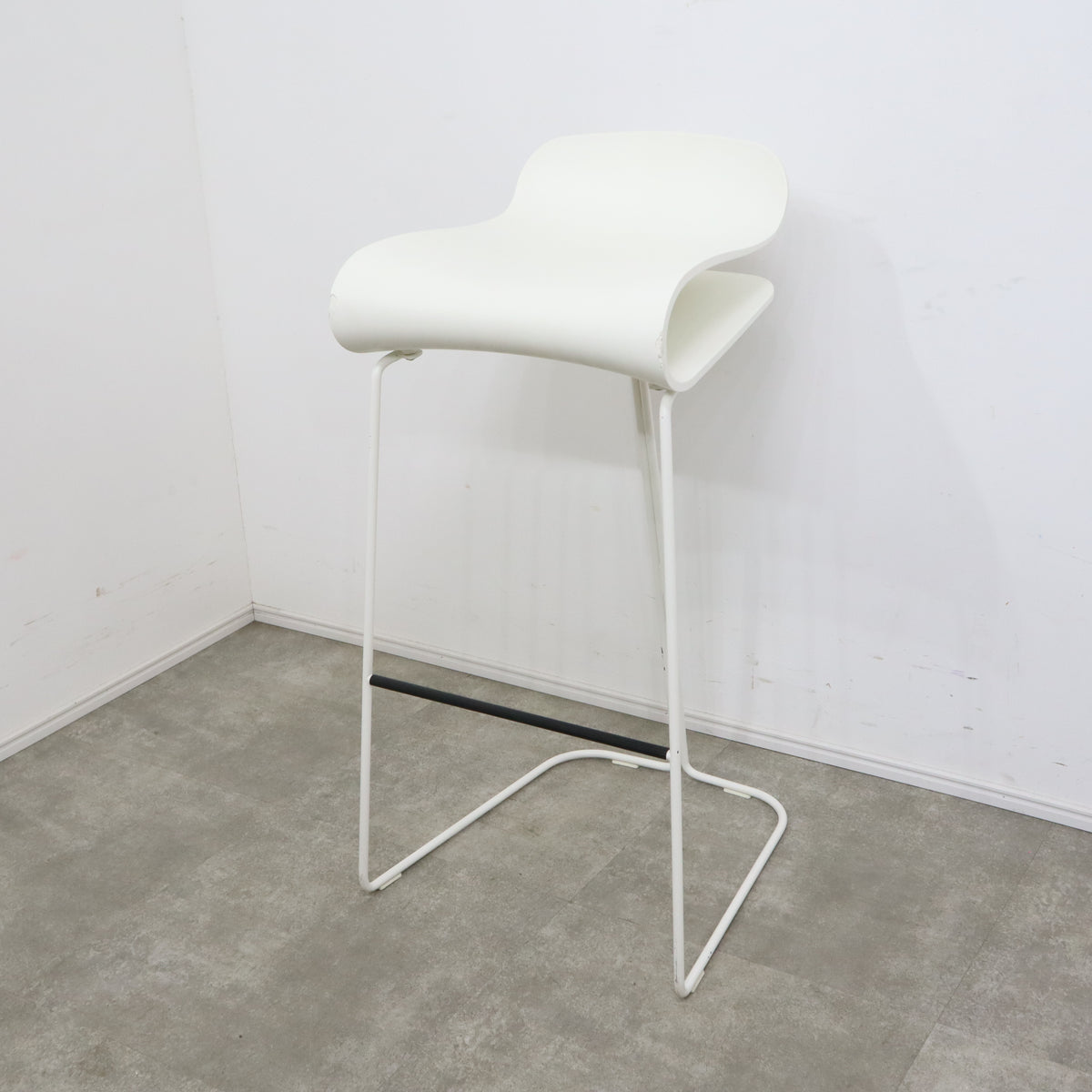 イタリア製クリスタリアKRISTALIA BCNカウンターチェア – バナル