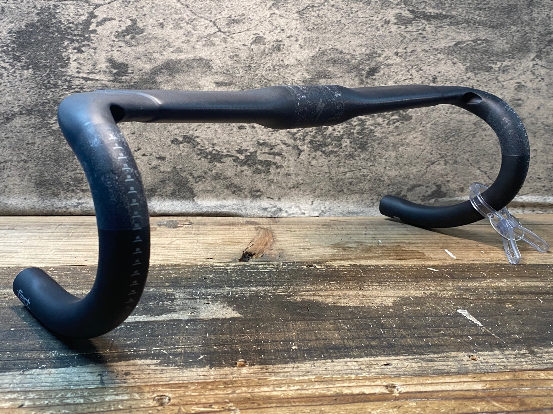 Specialized Aero 104 ブラックハンドル Specialized Aero 104