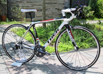 価格と性能のバランスに優れたカーボンロードバイク