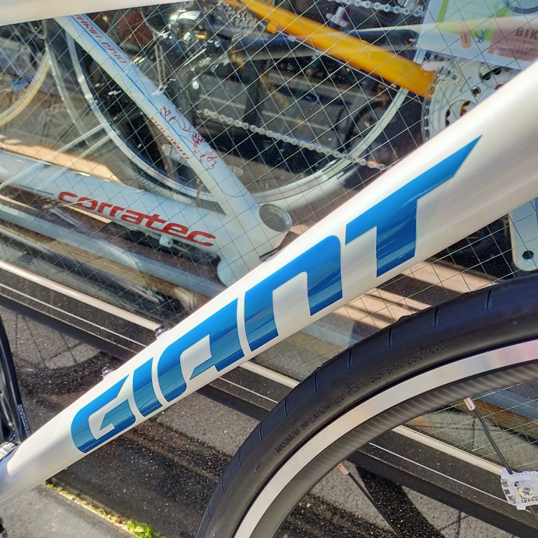 新宿都庁前店 希少な値上がり前の2021年モデル / GIANT CONTEND