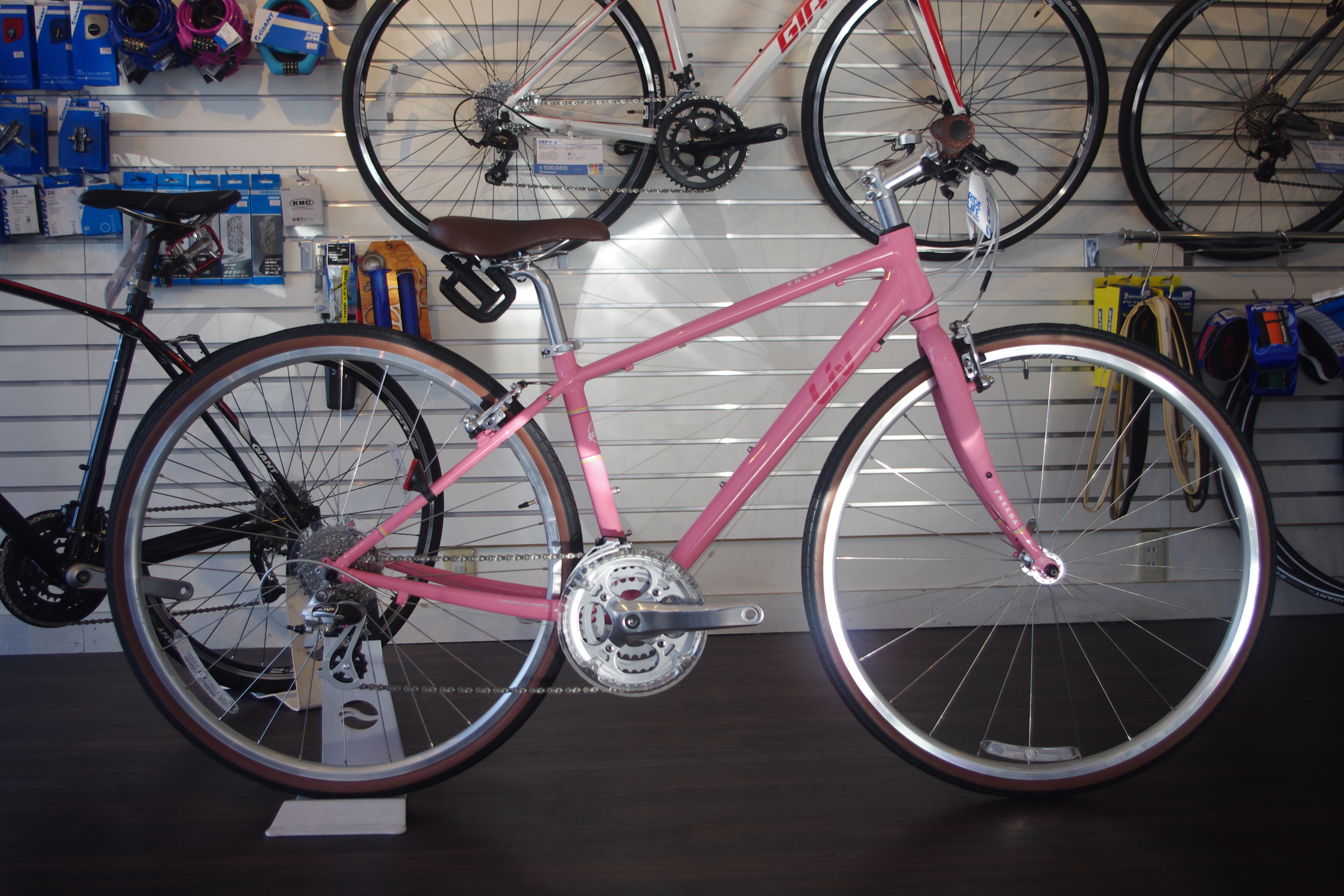 初めてのクロスバイクにオススメなレディースモデルです。Liv FREEDA