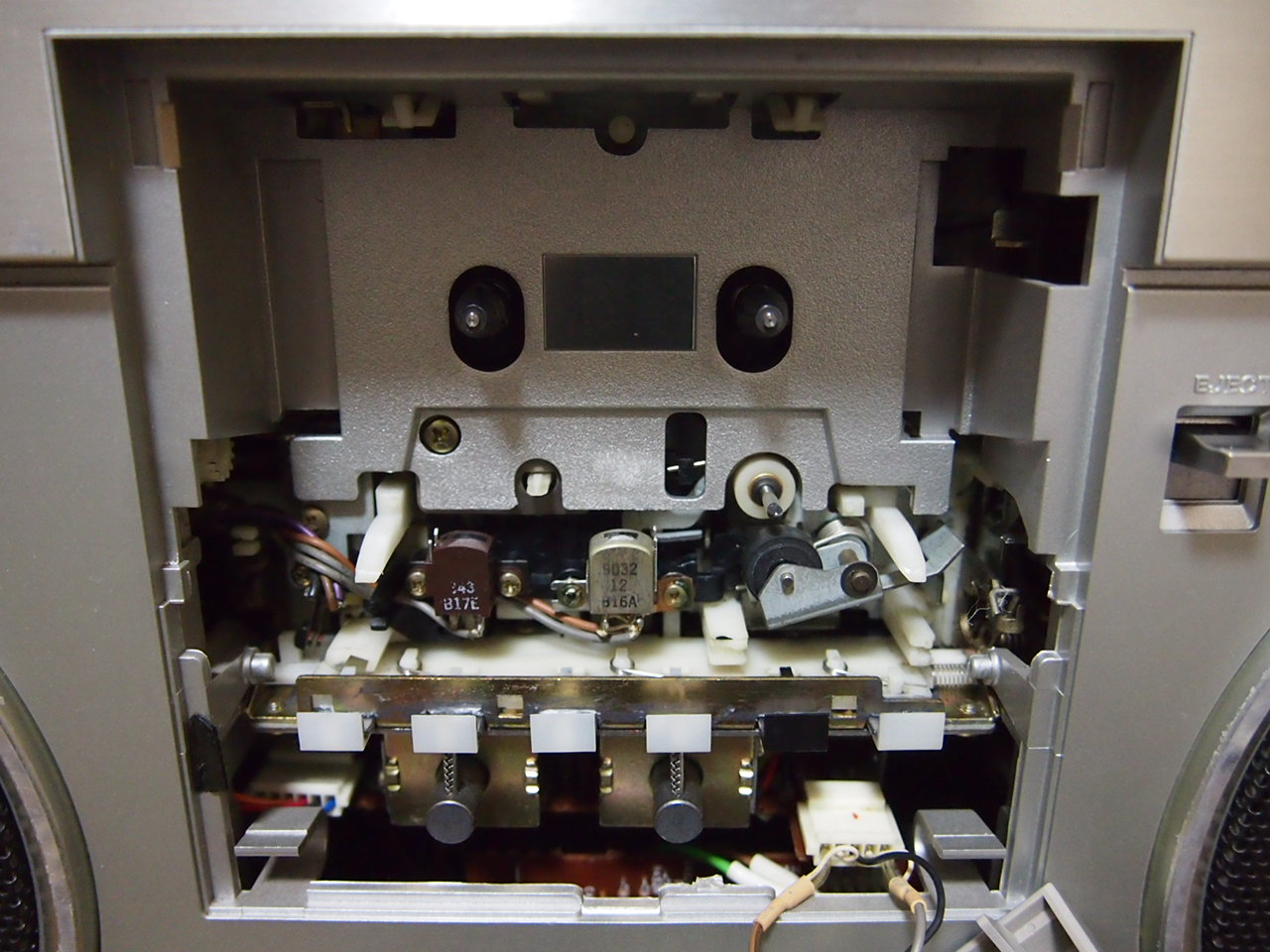 HITACHI TRK-8600RM - SALTAWAY - Junk Audio Laboratory -