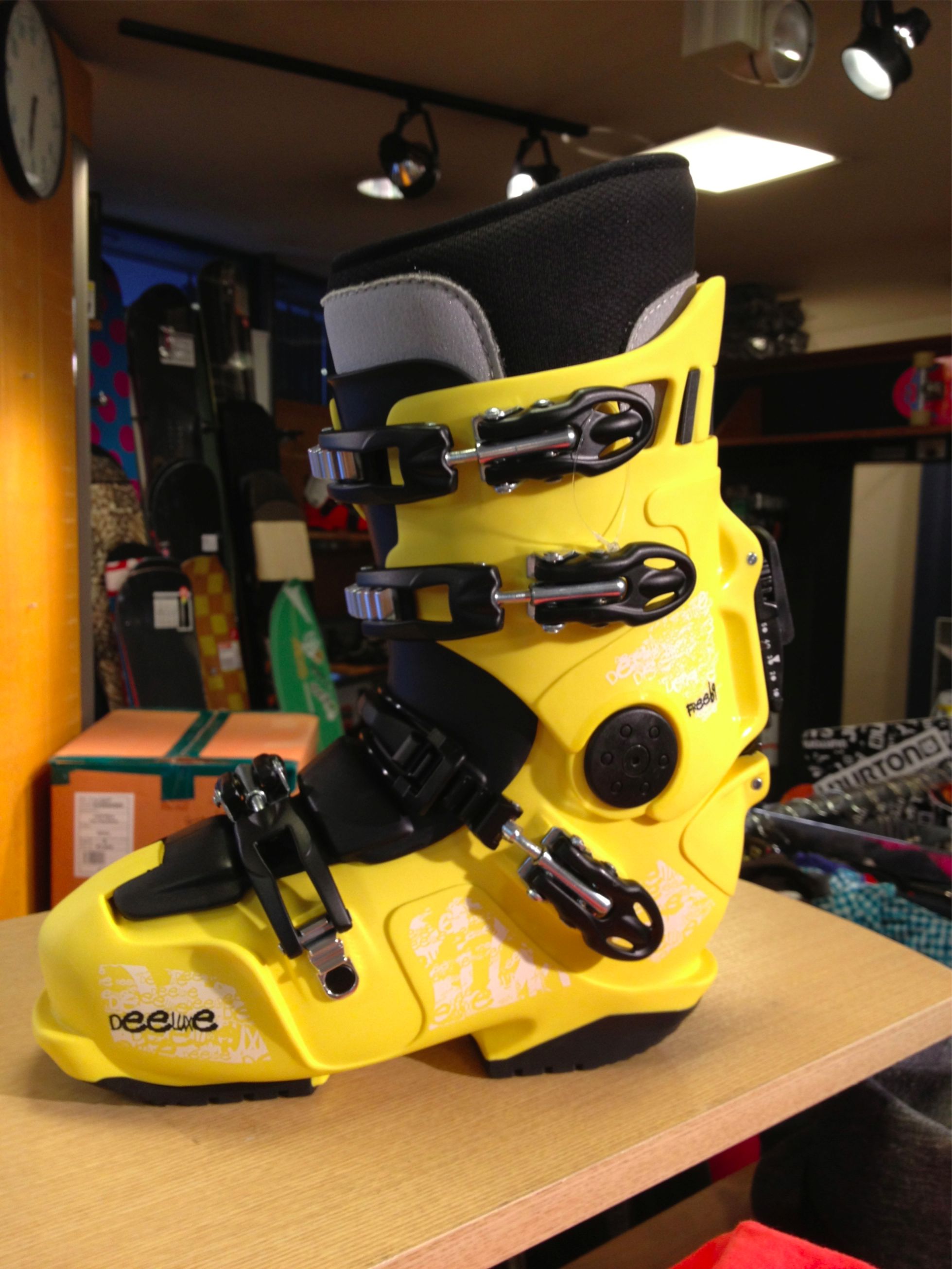 DEELUXE から悲しいお知らせ・・・ | Yan-Jam SNOW BLOG