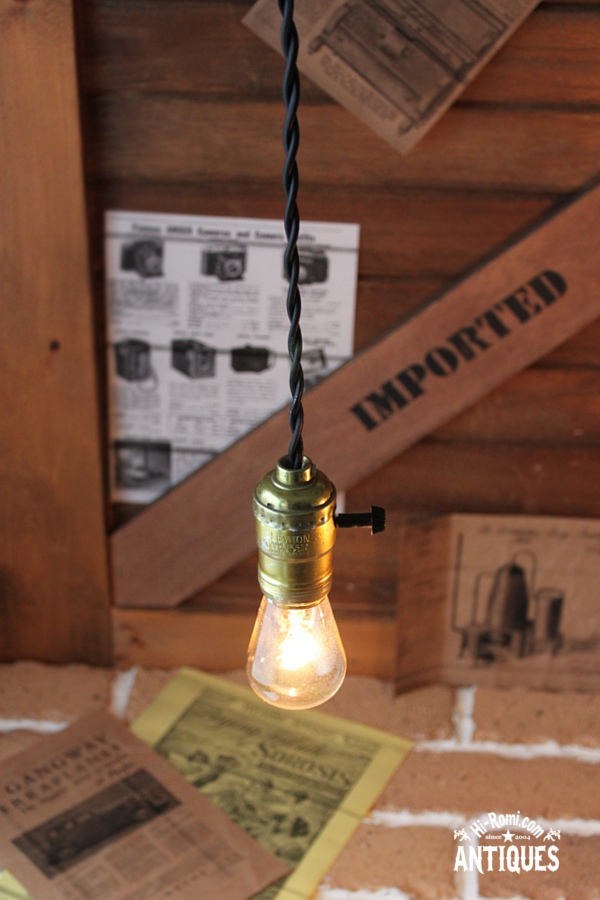 味わいのあるウッドハンドルが魅力のUSAヴィンテージトラブルランプ