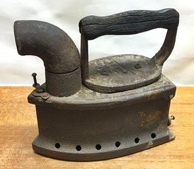 年代物のアイロンです。 日本のファッション史に見るアイロンの歴史