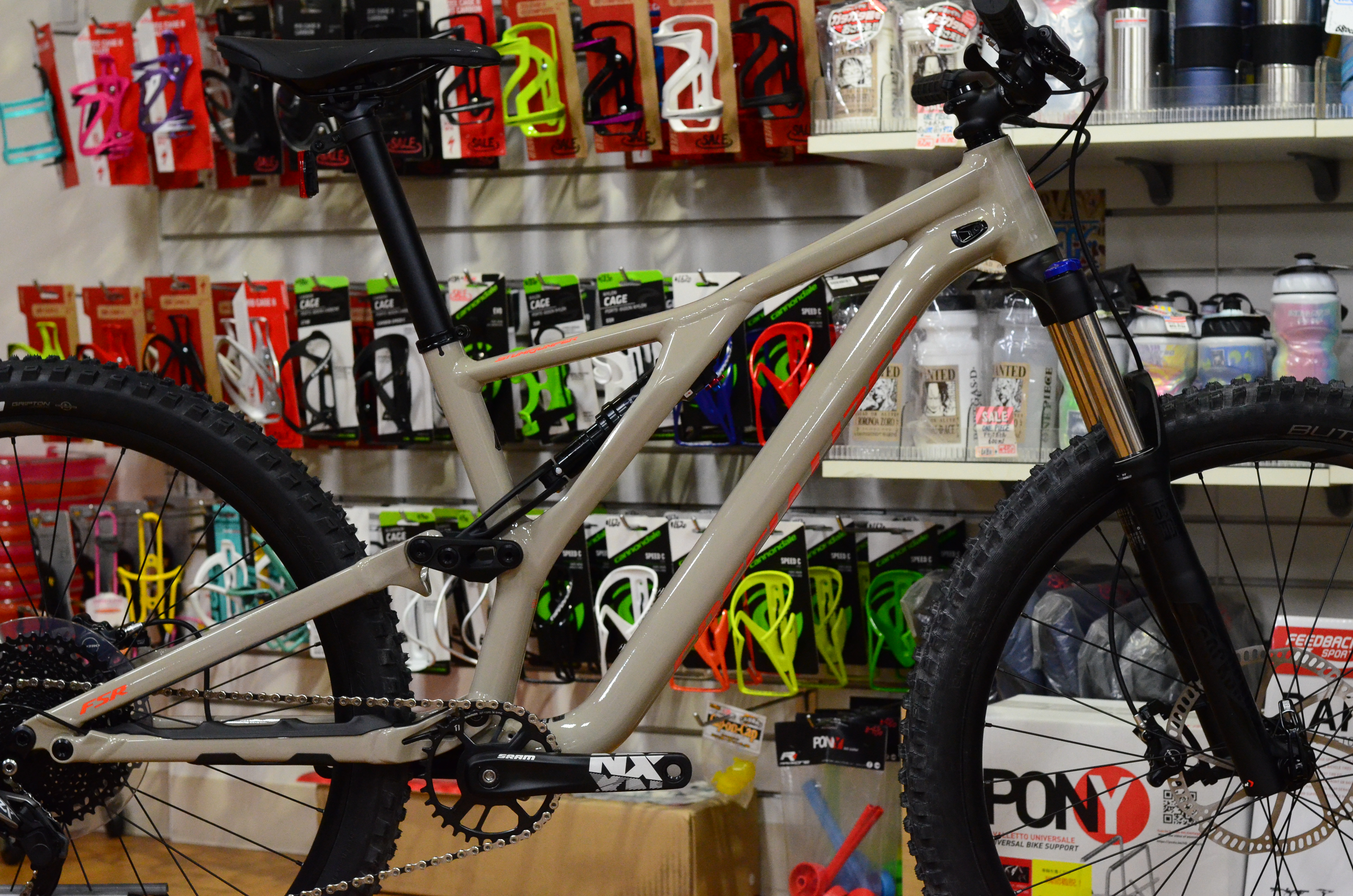 新入荷】Specialized Stumpjumper ST 27.5 - サンワ スタッフブログ