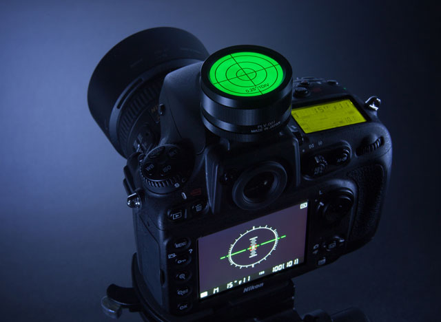 プロ写真家とのコラボで実現!! とことん水平にこだわった蓄光機能付き