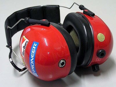 フェラーリ ヘッドホン Thrustmaster、フェラーリとコラボしたゲーミングヘッドセット「T