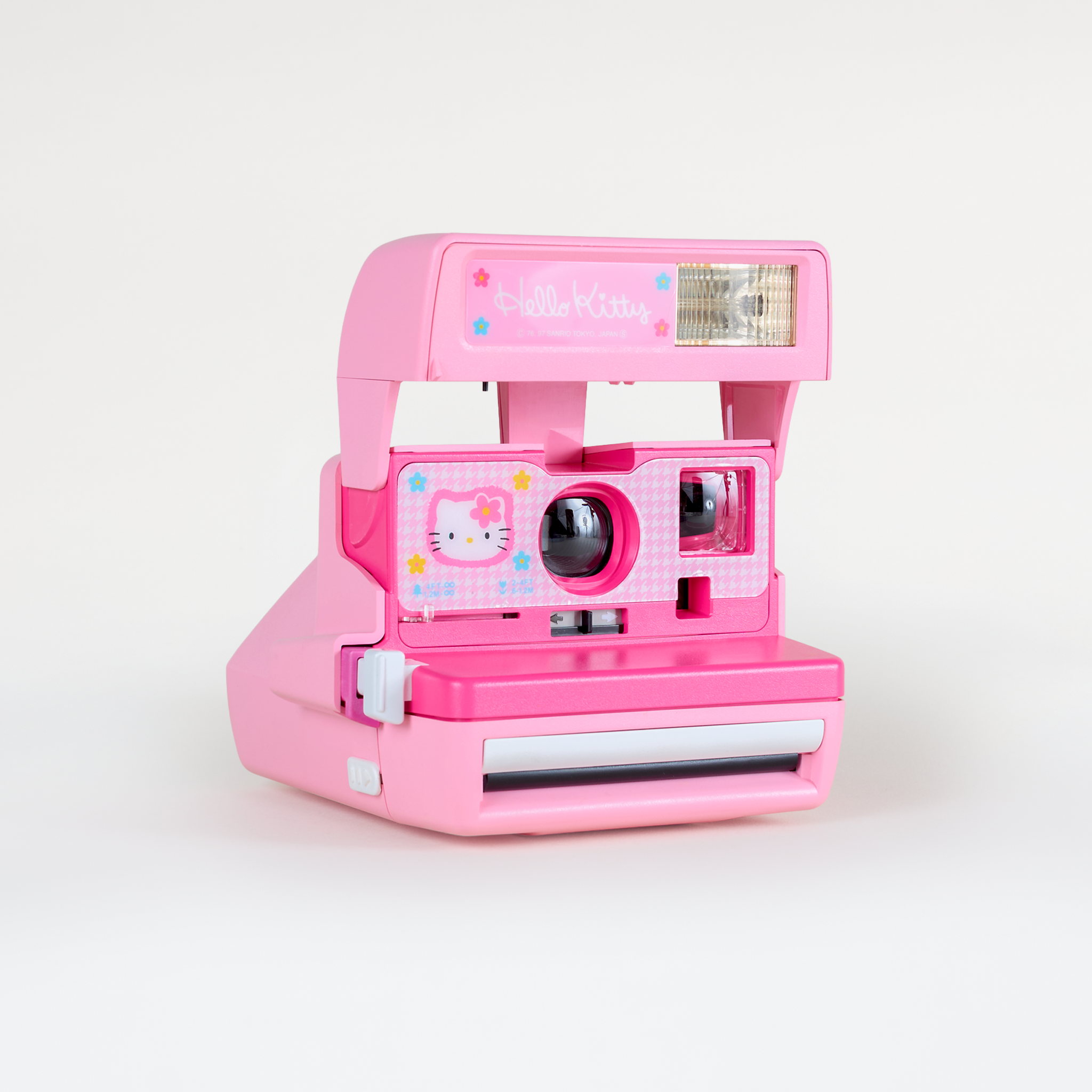 Polaroid 600 :: Hello Kitty – Brooklyn Film Camera