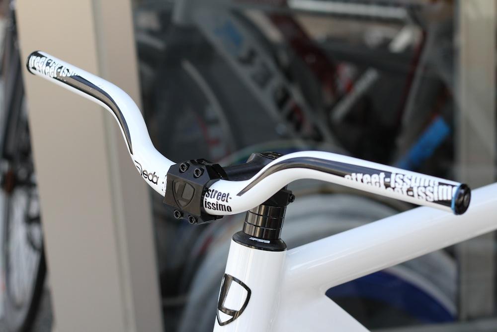 DEDA ELEMENTI STRETISSIMO BULLHORN BAR ¥5,100円 (税抜き)でLEADER