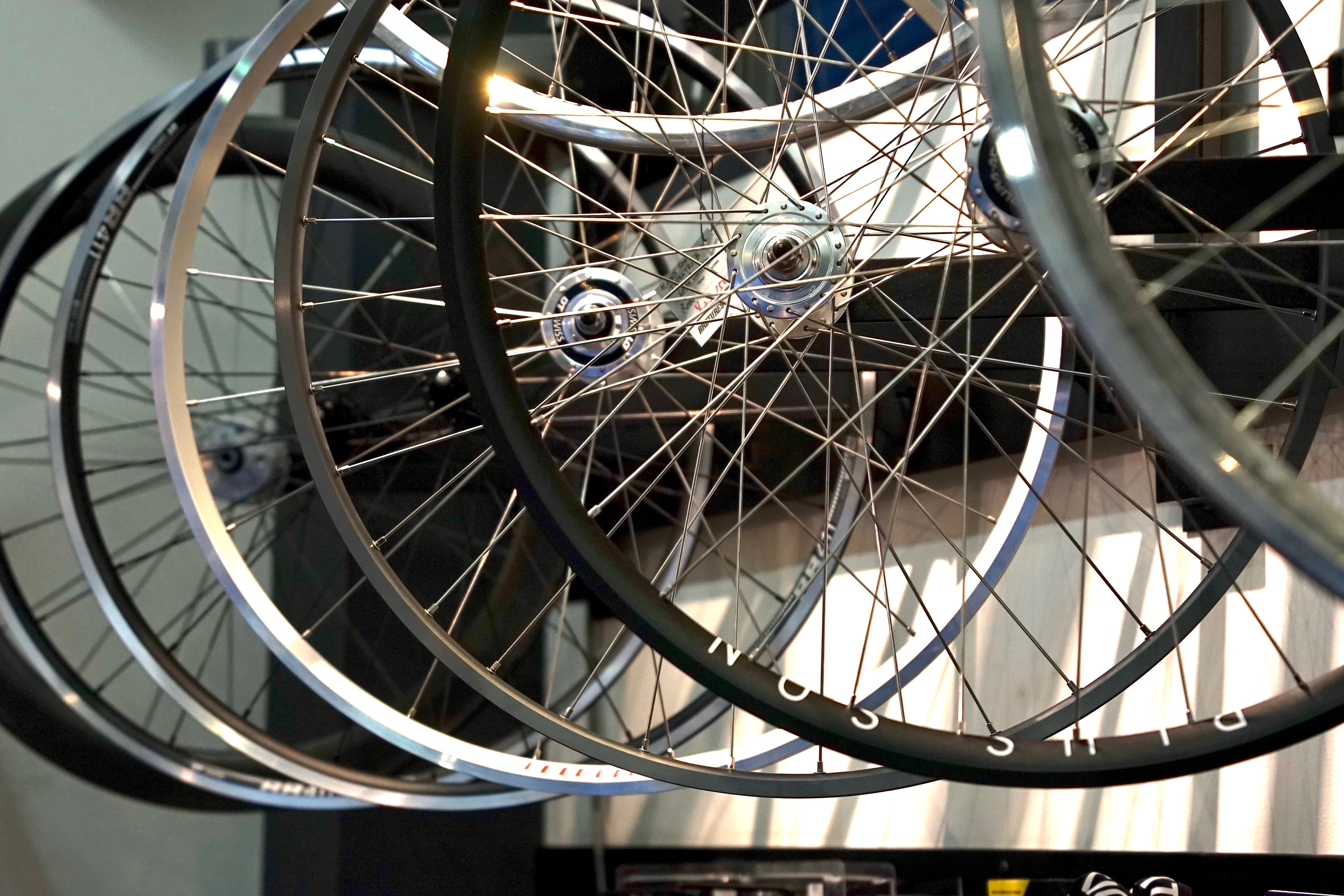 ウチのメカニック達が手組ホイールを沢山用意してくれました | ブロー