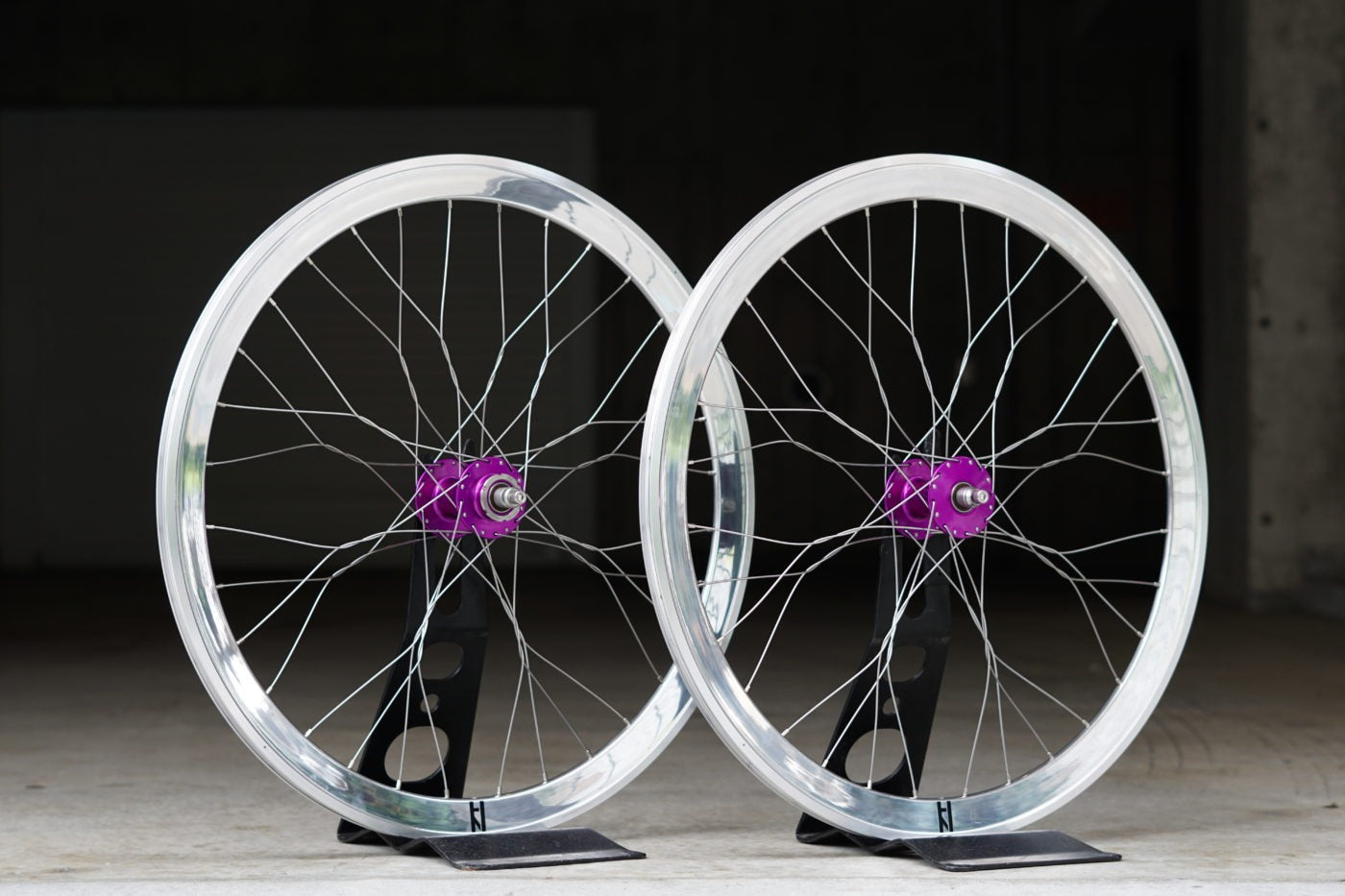 個性的なホイールカスタムはいかがですか | ブローチャーズ - BROTURES