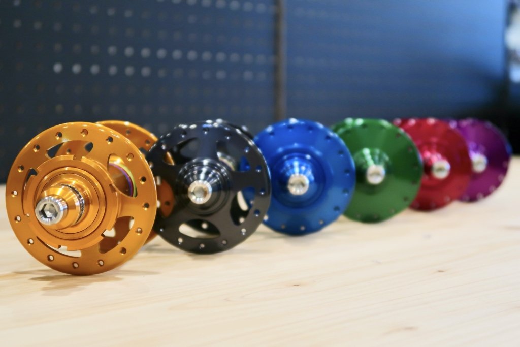 ついに来ました、MACKハブ。 | ブローチャーズ - BROTURES ONLINE