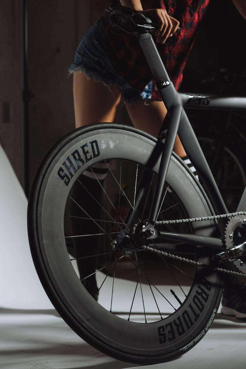 大人気カーボンホイールBROTURES