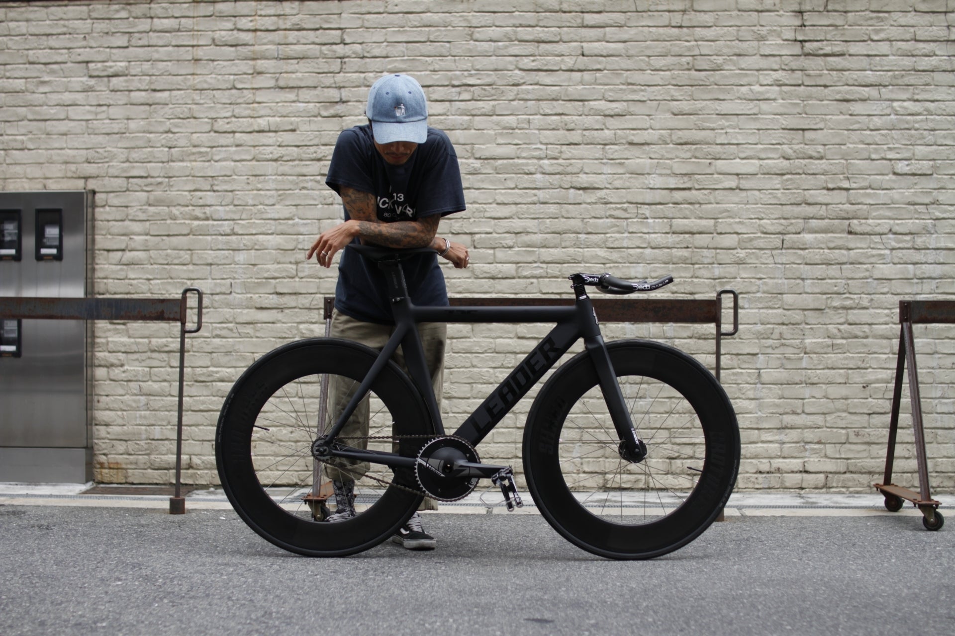 オールブラックに惹かれる。 | ブローチャーズ - BROTURES ONLINE