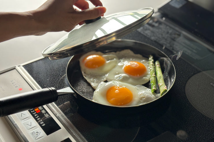 bws SELECTION 目玉焼きがおいしく焼ける 鉄のフライパン ガラス蓋付き