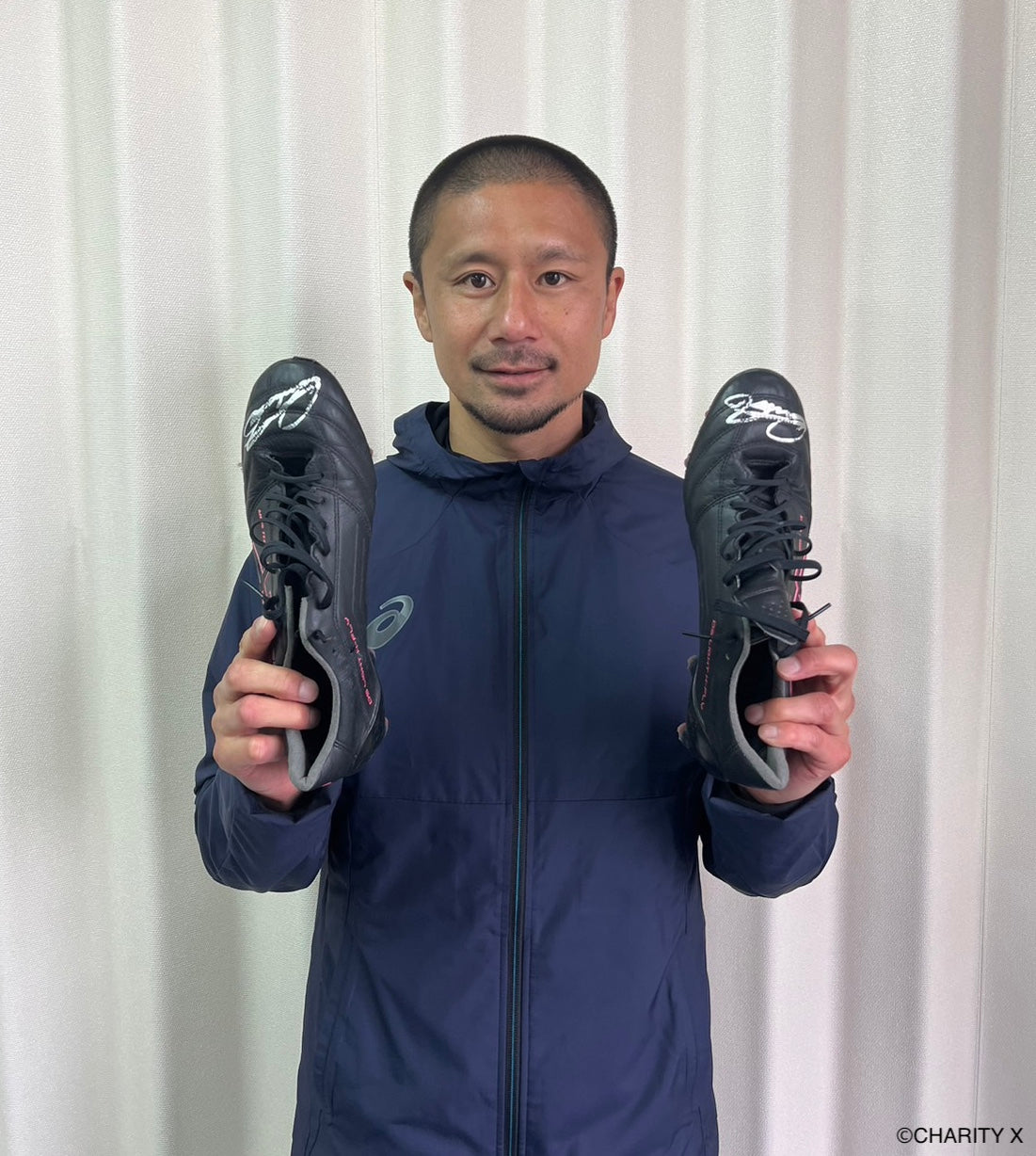 令和6年能登半島地震災害支援】坪井慶介氏サイン入りスパイク – CHARITY X