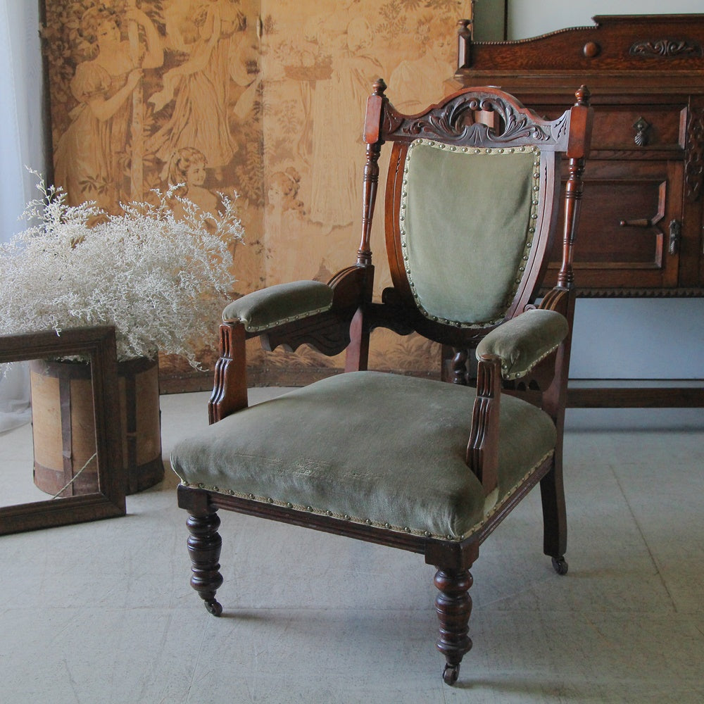 安定感あるナーサリーチェア（椅子） イギリスアンティーク