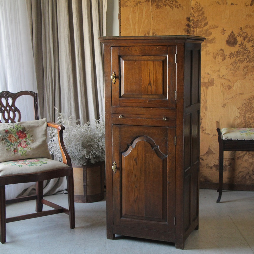 1940年代オーク材小ぶりなカップボード（高さ130cm） イギリス