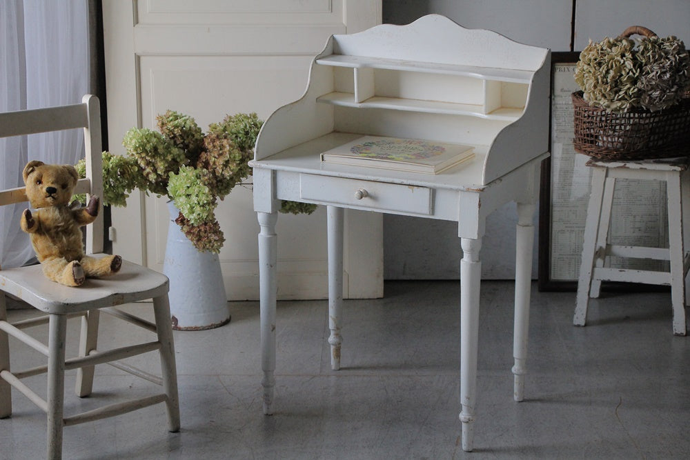 ギャラリー付き白ペイントデスク（横幅56cm） フランスアンティーク