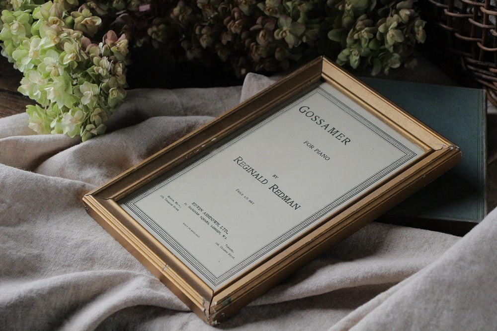 シンプルで小ぶりなゴールドフレーム（22.5x15cm） フランス