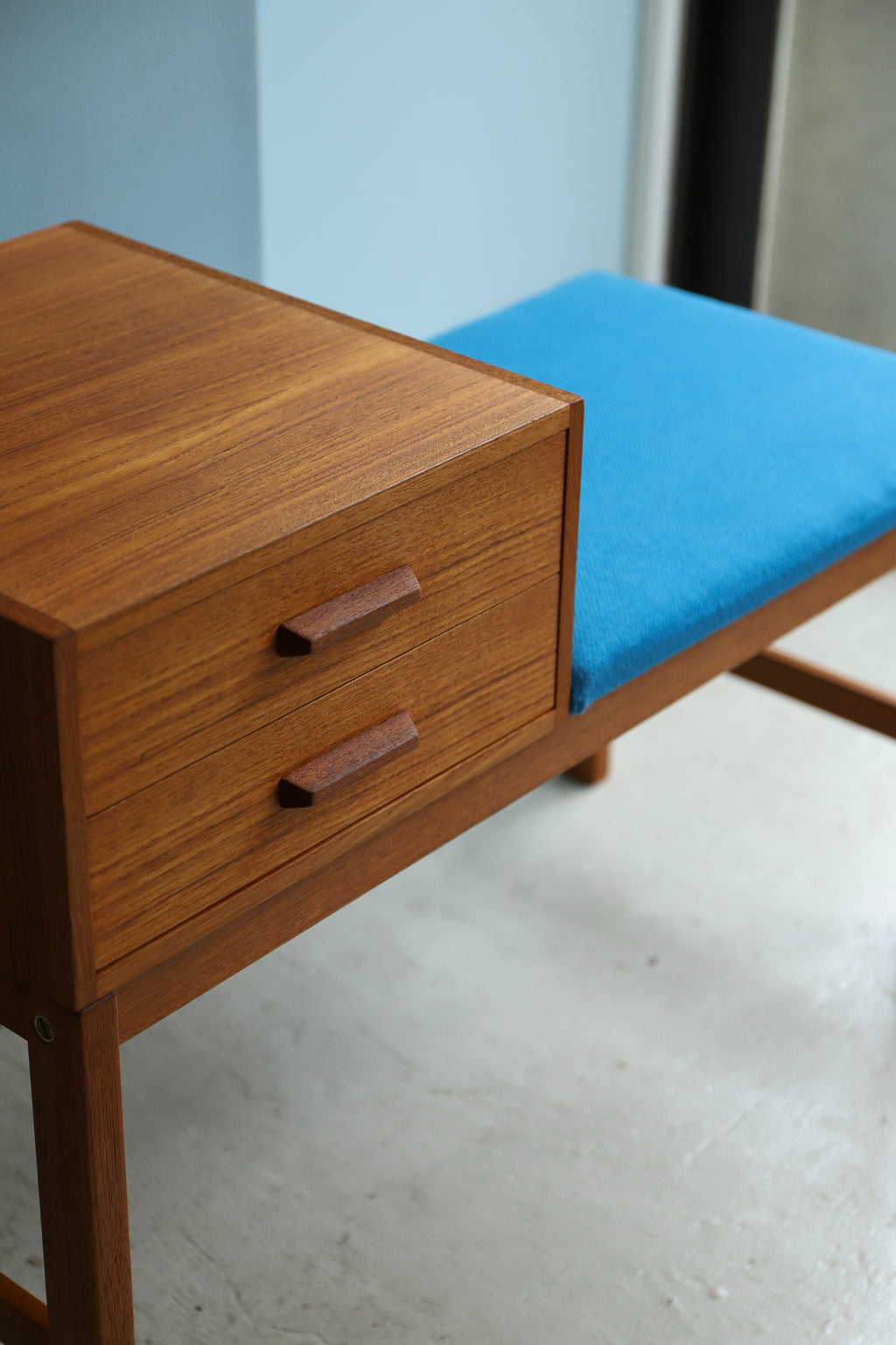 2SwedishVintageTelephoneBench_