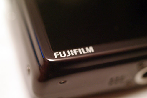 10倍ズームでもブレないコンデジ「富士フイルム FinePix F70EXR