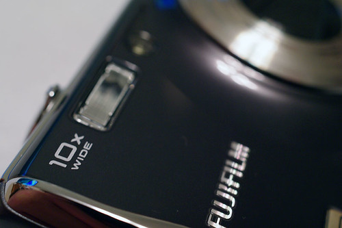 10倍ズームでもブレないコンデジ「富士フイルム FinePix F70EXR